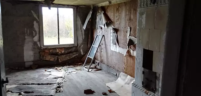 Why Selling a Distressed House Through Traditional Methods Fails in Pasadena